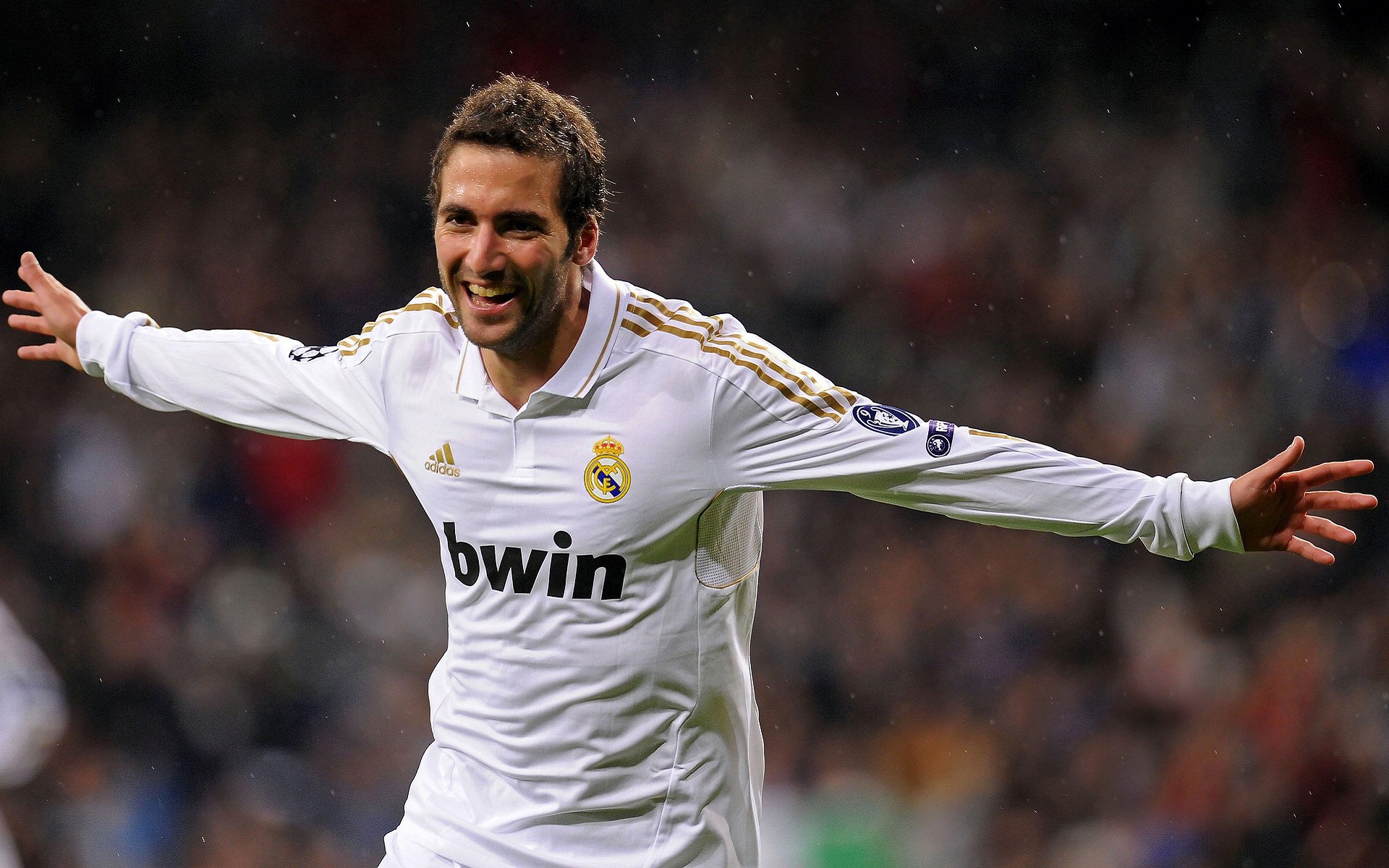 “简阳文体中心：羽毛球决赛进入白热化阶段，紧张刺激”